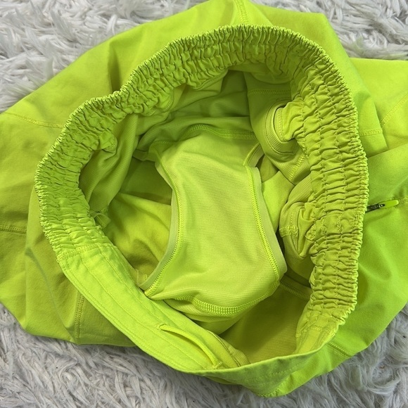 Lululemon Hotty Hot High-Rise Short 4" Highlight Yellow - Picture 5 of 8